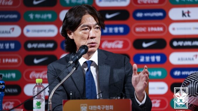hongmb-new-manager Hong Myungbo speaks at a press conference